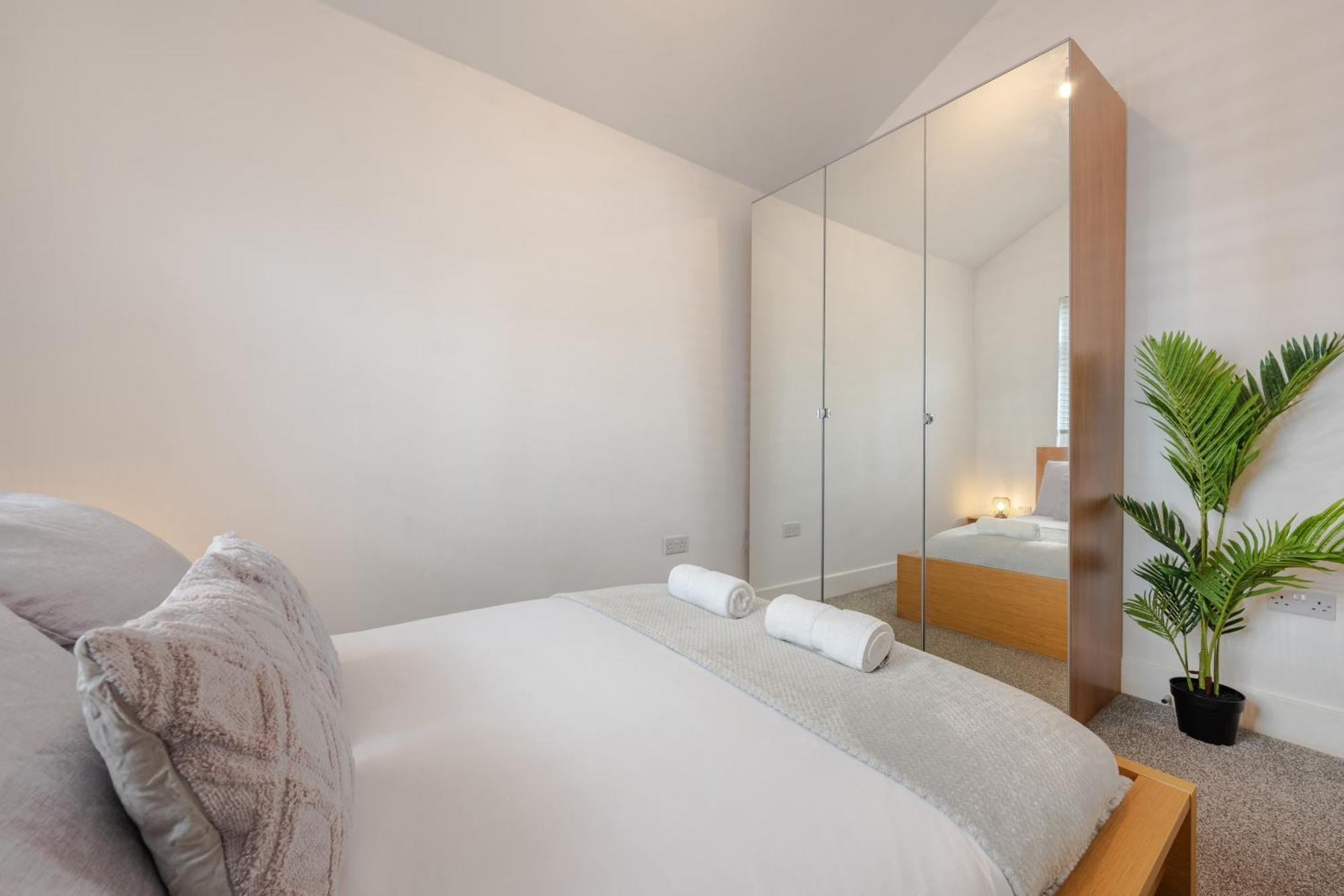 Stylish Two Bedroom Apartment By Central London With Garden Exterior photo