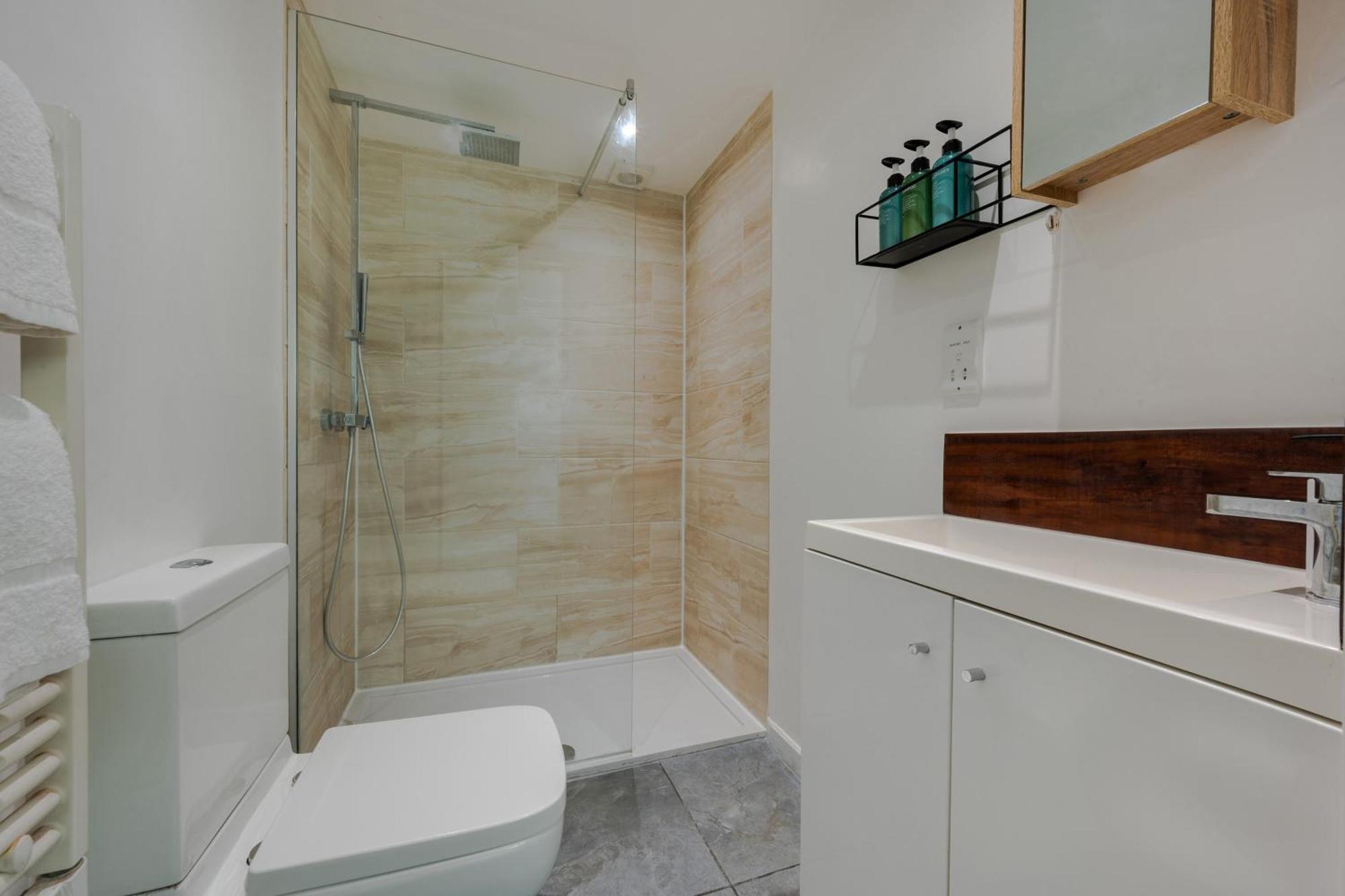 Stylish Two Bedroom Apartment By Central London With Garden Exterior photo