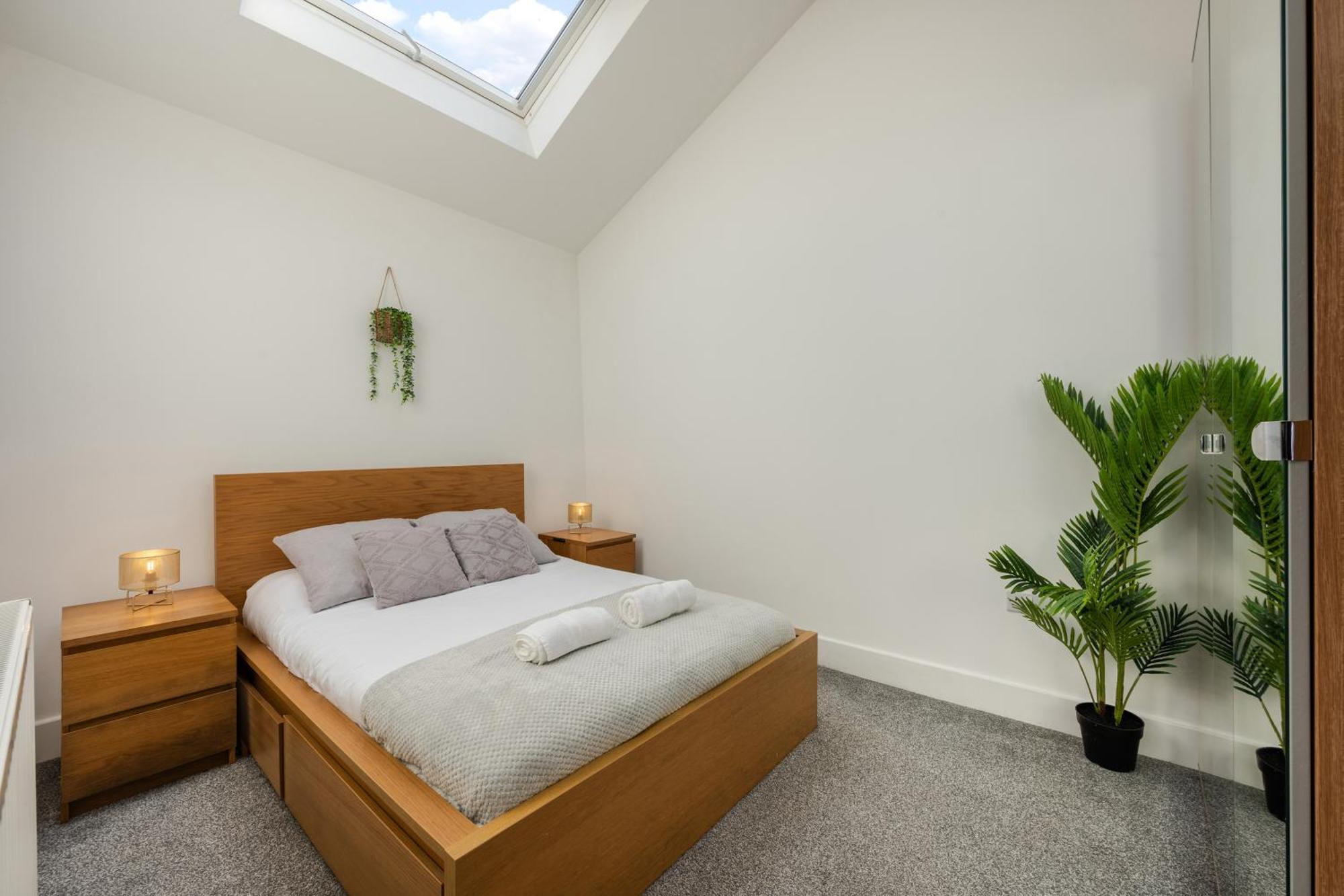 Stylish Two Bedroom Apartment By Central London With Garden Exterior photo